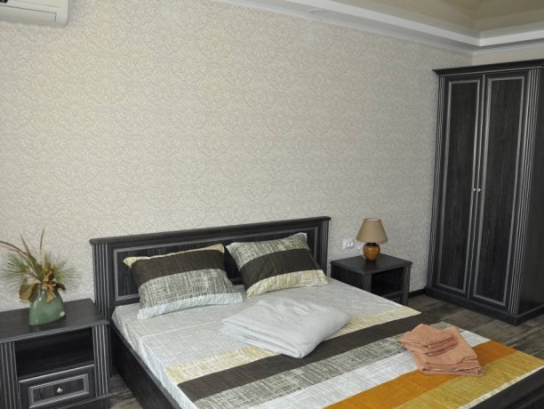 Апартаменты №11 двухкомнатный, база отдыха «Променад», Кирилловка. Фото 1