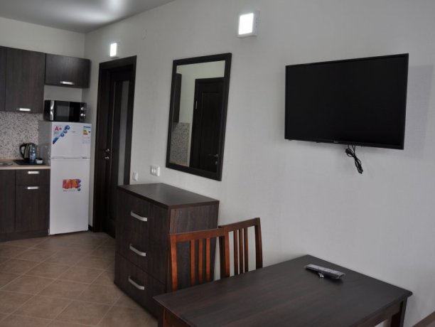 Люкс №3 двухкомнатный, гостевой дом «Фазенда», Кирилловка. Фото 1