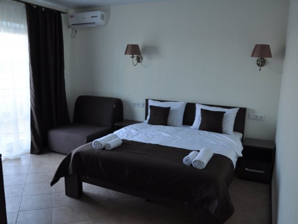 Полулюкс №5 однокомнатный, гостевой дом «Фазенда», Кирилловка. Фото 1