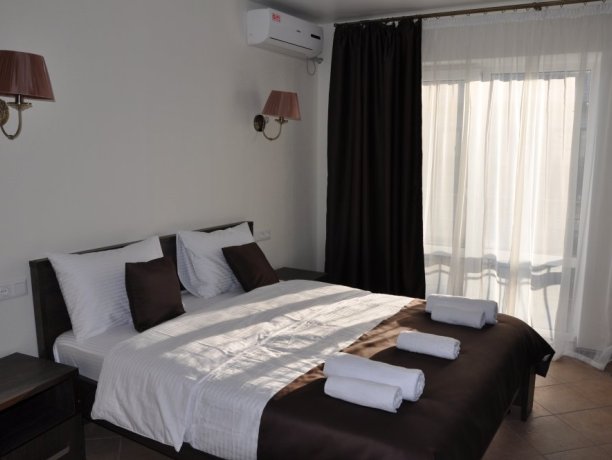 Полулюкс №8 однокомнатный, гостевой дом «Фазенда», Кирилловка. Фото 1