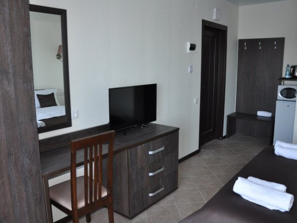 Полулюкс №10 однокомнатный, гостевой дом «Фазенда», Кирилловка. Фото 1