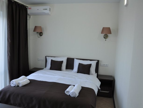 Полулюкс №12 однокомнатный, гостевой дом «Фазенда», Кирилловка. Фото 1