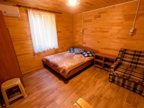 Люкс №35 (на пляже) однокомнатный, база отдыха «Солнышко», Кирилловка. Фото 2