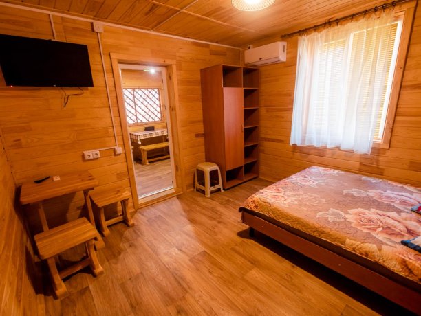 Люкс №35 (на пляже) однокомнатный, база отдыха «Солнышко», Кирилловка. Фото 3