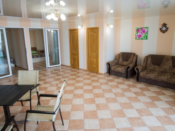 Апартаменты №1 трехкомнатный, база отдыха «ADMIRAL», Кирилловка. Фото 7