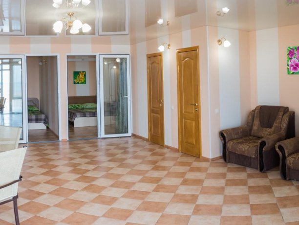 Апартаменты №1 трехкомнатный, база отдыха «ADMIRAL», Кирилловка. Фото 3