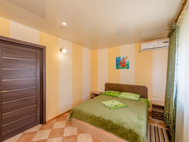 Апартаменты №2 трехкомнатный, база отдыха «ADMIRAL», Кирилловка. Фото 7