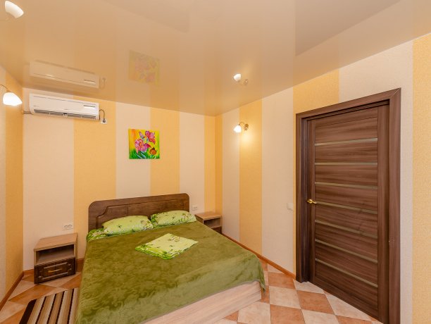 Апартаменты №2 трехкомнатный, база отдыха «ADMIRAL», Кирилловка. Фото 12