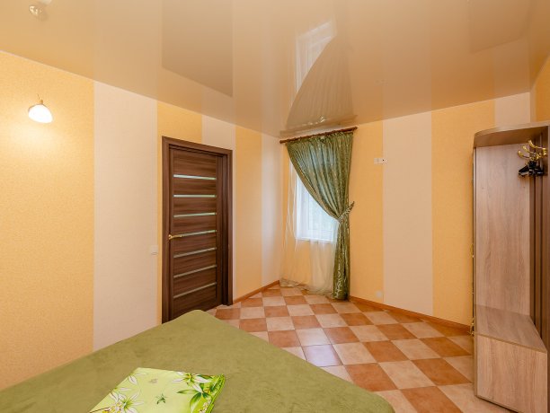 Апартаменты №2 трехкомнатный, база отдыха «ADMIRAL», Кирилловка. Фото 13