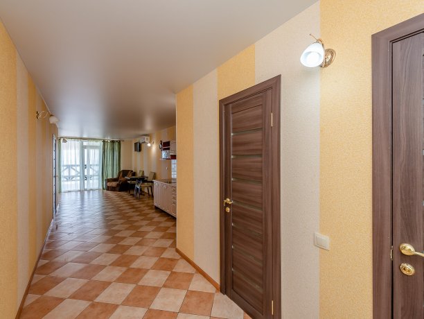 Апартаменты №2 трехкомнатный, база отдыха «ADMIRAL», Кирилловка. Фото 14