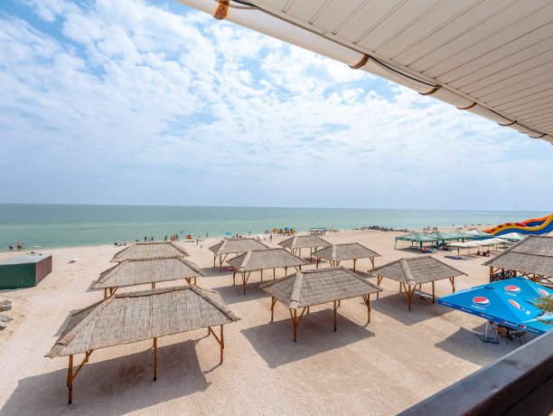 Апартаменты №3 трехкомнатный, база отдыха «ADMIRAL», Кирилловка. Фото 2