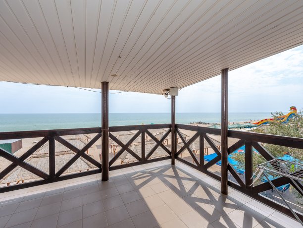 Апартаменты №3 трехкомнатный, база отдыха «ADMIRAL», Кирилловка. Фото 4