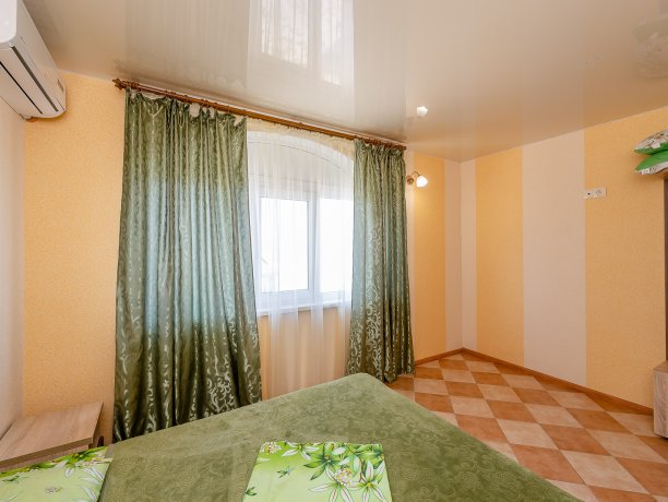 Апартаменты №3 трехкомнатный, база отдыха «ADMIRAL», Кирилловка. Фото 11