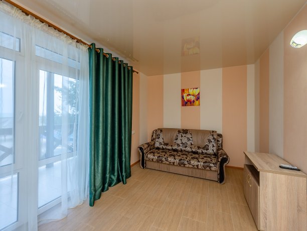 Коттедж Family №4 двухкомнатный, база отдыха «ADMIRAL», Кирилловка. Фото 4