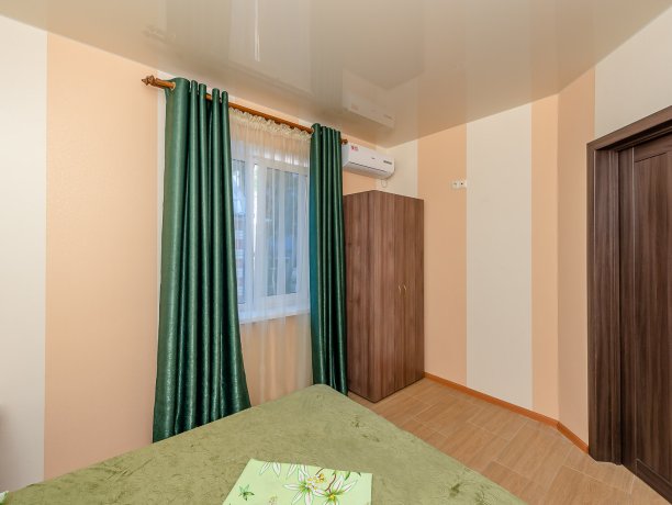 Коттедж Family №6 двухкомнатный, база отдыха «ADMIRAL», Кирилловка. Фото 6