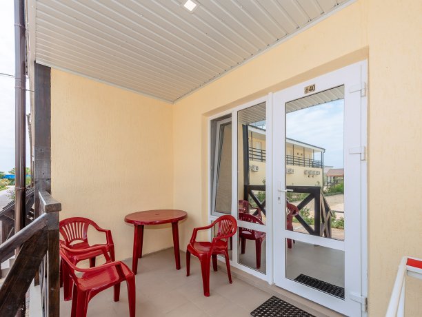 Люкс №1 (1корп) однокомнатный, база отдыха «ADMIRAL», Кирилловка. Фото 1