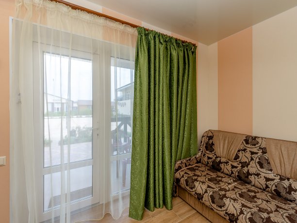 Люкс №3 (1корп) однокомнатный, база отдыха «ADMIRAL», Кирилловка. Фото 4