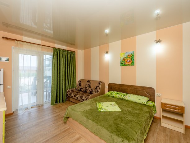 Люкс №8 (1корп) однокомнатный, база отдыха «ADMIRAL», Кирилловка. Фото 1