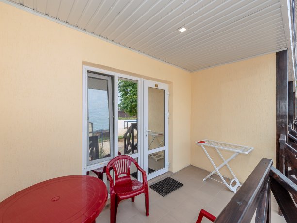 Люкс №9 (1корп) однокомнатный, база отдыха «ADMIRAL», Кирилловка. Фото 9