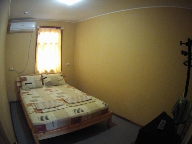 Люкс №43 однокомнатный, база отдыха «Кипарис», Кирилловка. Фото 1