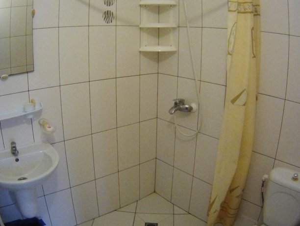 Люкс №51 однокомнатный, база отдыха «Кипарис», Кирилловка. Фото 2