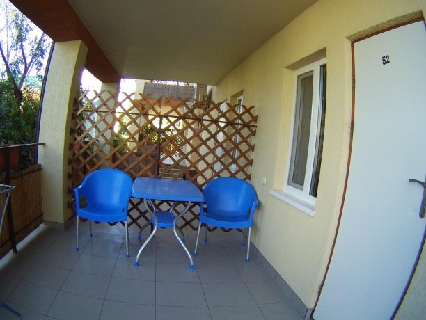 Люкс №52 двухкомнатный, база отдыха «Кипарис», Кирилловка. Фото 1