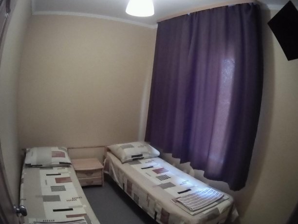 Люкс №52 двухкомнатный, база отдыха «Кипарис», Кирилловка. Фото 2