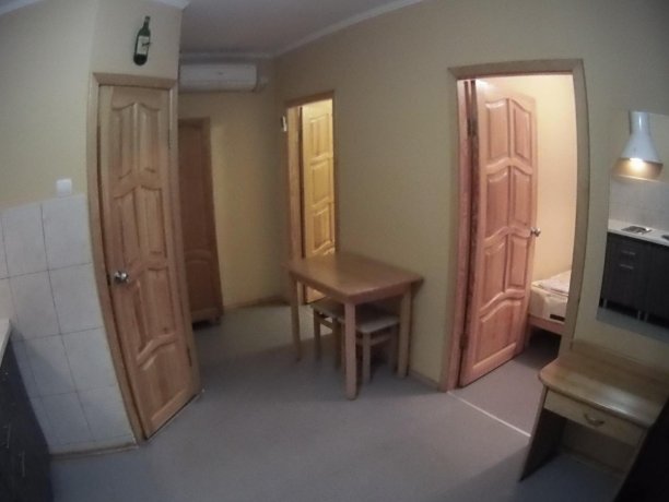 Люкс №52 двухкомнатный, база отдыха «Кипарис», Кирилловка. Фото 5