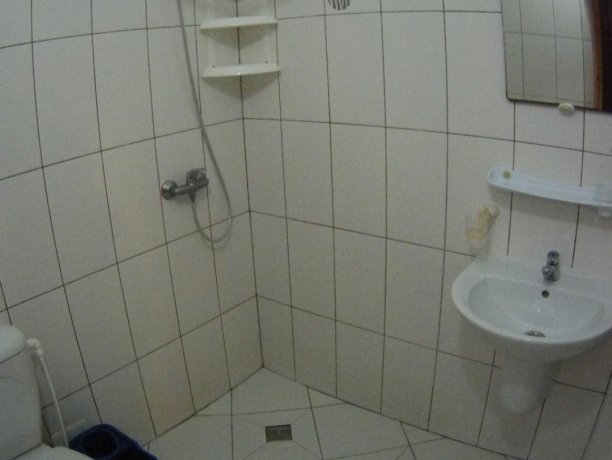 Люкс №52 двухкомнатный, база отдыха «Кипарис», Кирилловка. Фото 6