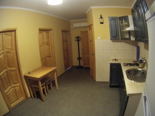 Люкс №53 трехкомнатный, база отдыха «Кипарис», Кирилловка. Фото 1