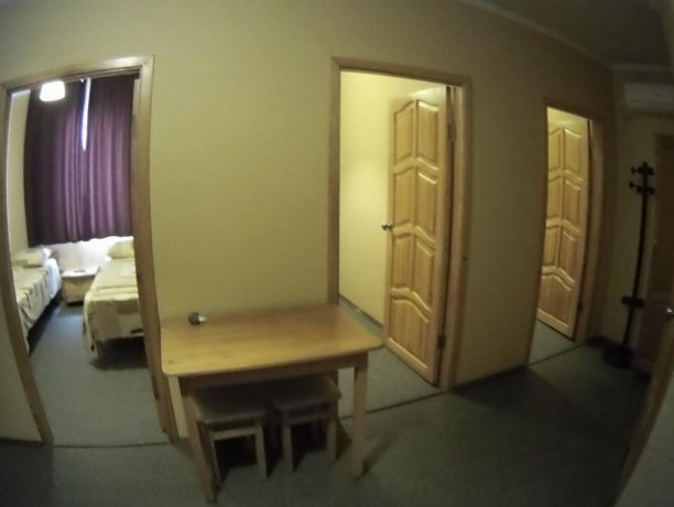 Люкс №53 трехкомнатный, база отдыха «Кипарис», Кирилловка. Фото 3