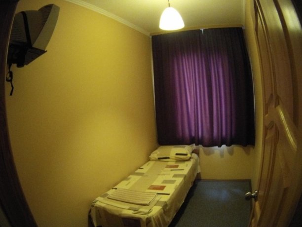 Люкс №53 трехкомнатный, база отдыха «Кипарис», Кирилловка. Фото 4