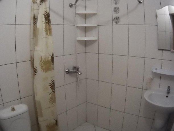 Люкс №54 однокомнатный, база отдыха «Кипарис», Кирилловка. Фото 4