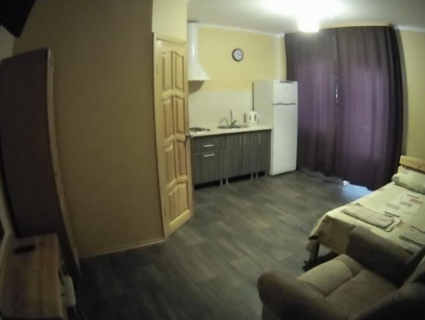 Люкс №55 однокомнатный, база отдыха «Кипарис», Кирилловка. Фото 1