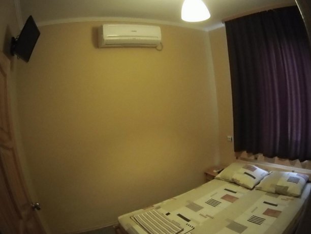 Люкс №56 двухкомнатный, база отдыха «Кипарис», Кирилловка. Фото 3