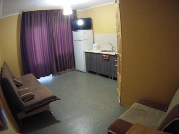 Люкс №56 двухкомнатный, база отдыха «Кипарис», Кирилловка. Фото 4