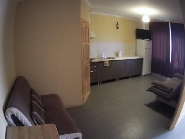 Люкс №57 двухкомнатный, база отдыха «Кипарис», Кирилловка. Фото 3