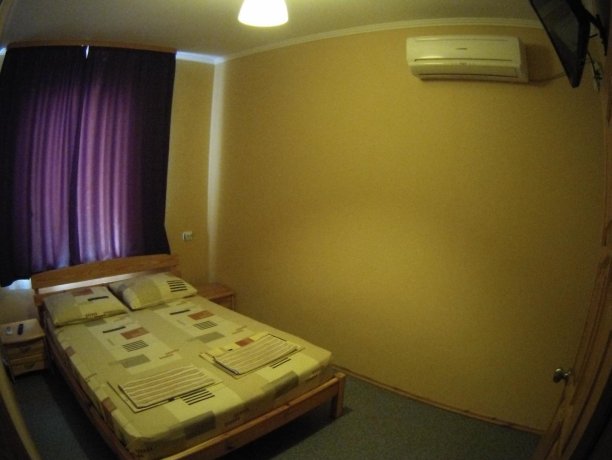 Люкс №57 двухкомнатный, база отдыха «Кипарис», Кирилловка. Фото 4