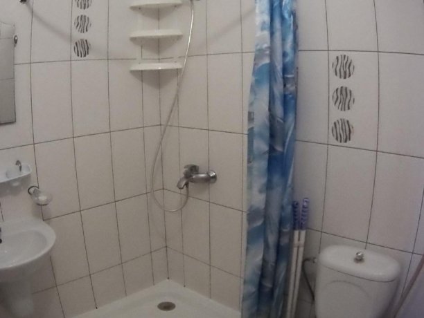 Люкс №57 двухкомнатный, база отдыха «Кипарис», Кирилловка. Фото 5