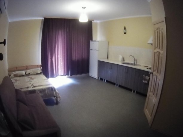 Люкс №58 однокомнатный, база отдыха «Кипарис», Кирилловка. Фото 3