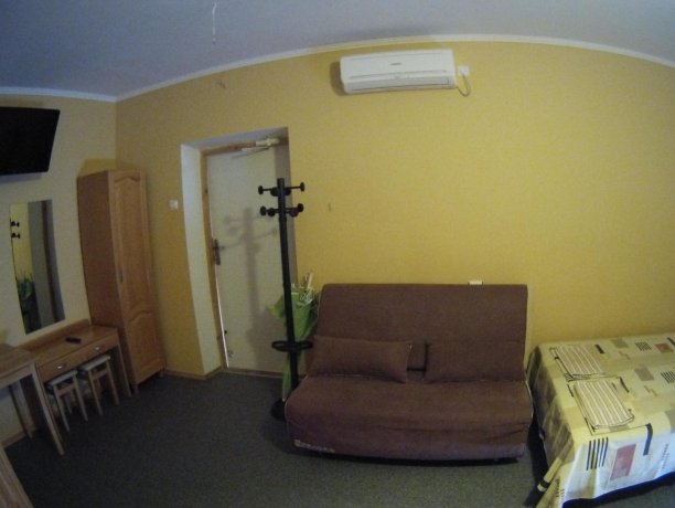 Люкс №58 однокомнатный, база отдыха «Кипарис», Кирилловка. Фото 5