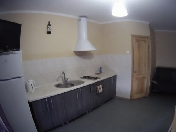 Люкс №64 двухкомнатный, база отдыха «Кипарис», Кирилловка. Фото 2