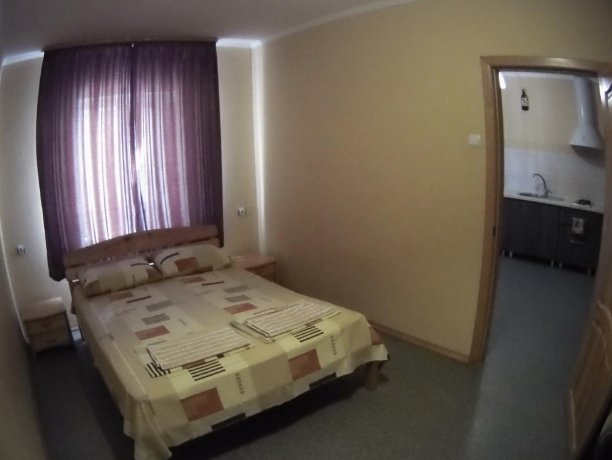 Люкс №64 двухкомнатный, база отдыха «Кипарис», Кирилловка. Фото 4