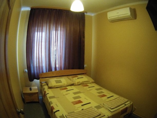 Люкс №65 двухкомнатный, база отдыха «Кипарис», Кирилловка. Фото 2