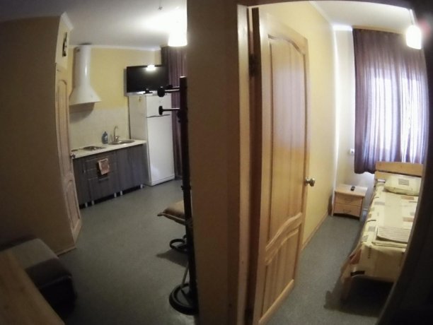 Люкс №65 двухкомнатный, база отдыха «Кипарис», Кирилловка. Фото 3