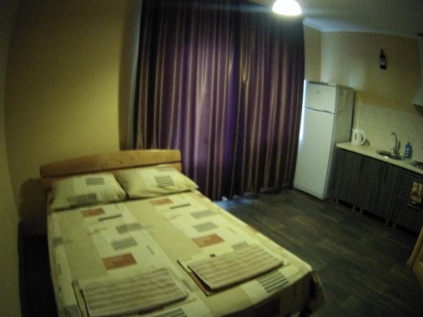 Люкс №66 однокомнатный, база отдыха «Кипарис», Кирилловка. Фото 2