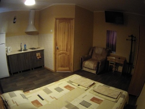 Люкс №66 однокомнатный, база отдыха «Кипарис», Кирилловка. Фото 3