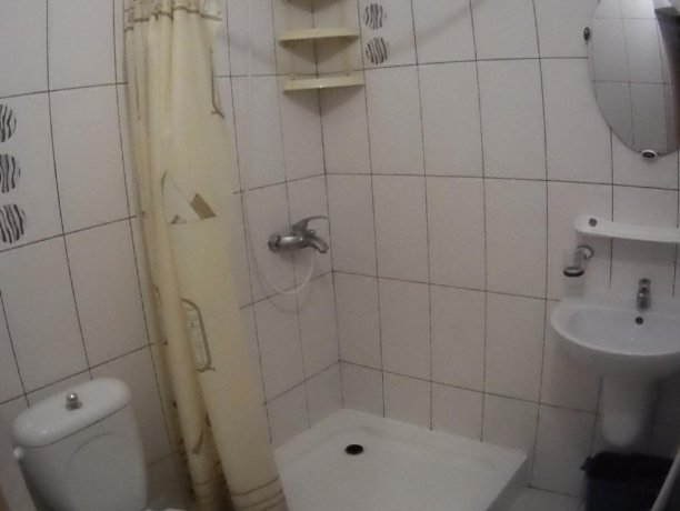 Люкс №66 однокомнатный, база отдыха «Кипарис», Кирилловка. Фото 4