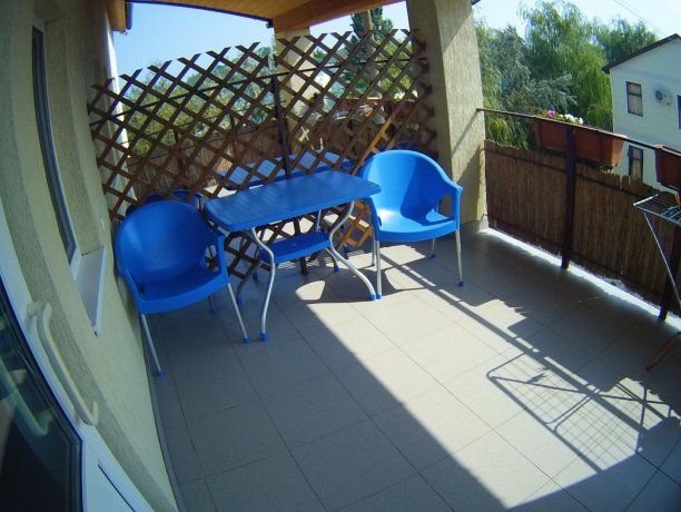 Люкс №67 однокомнатный, база отдыха «Кипарис», Кирилловка. Фото 1