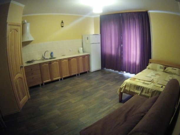 Люкс №67 однокомнатный, база отдыха «Кипарис», Кирилловка. Фото 3